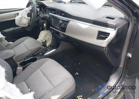 2015 Toyota Corolla Le z USA, uszkodzony, nr VIN 5YFBURHE8FP241563